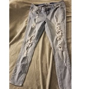 Distressed lightwash jeans